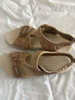 Easy Spirit Everso2 Tan Floral Strappy Comfort Sandals Women's 9.5 W